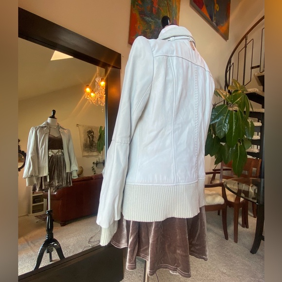 🌟Mackage Retro-Style White Leather Jacket 🌟 - Picture 7 of 10